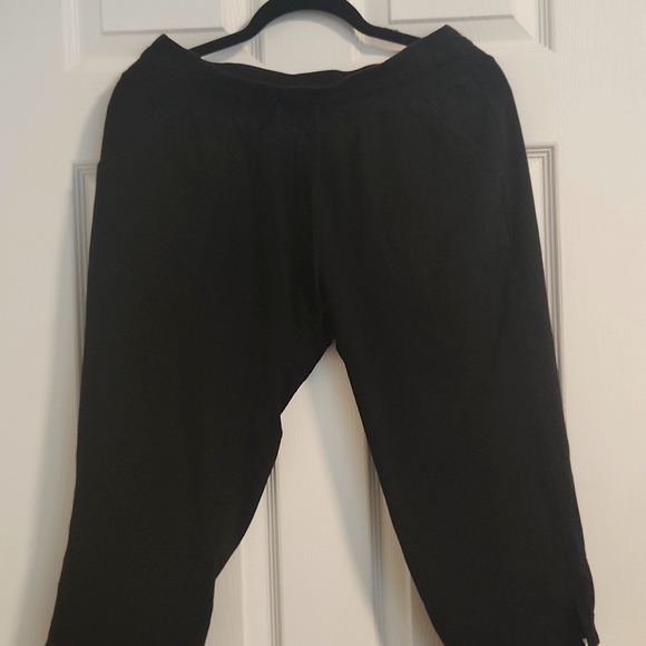 St John's Bay Capris - Picture 1 of 5